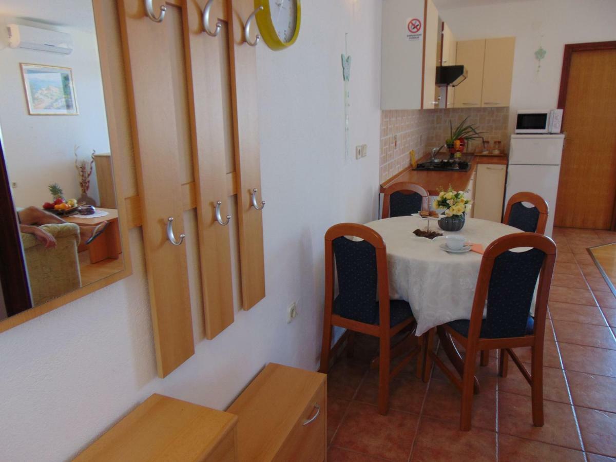 Apartment Mia Malinska Eksteriør bilde