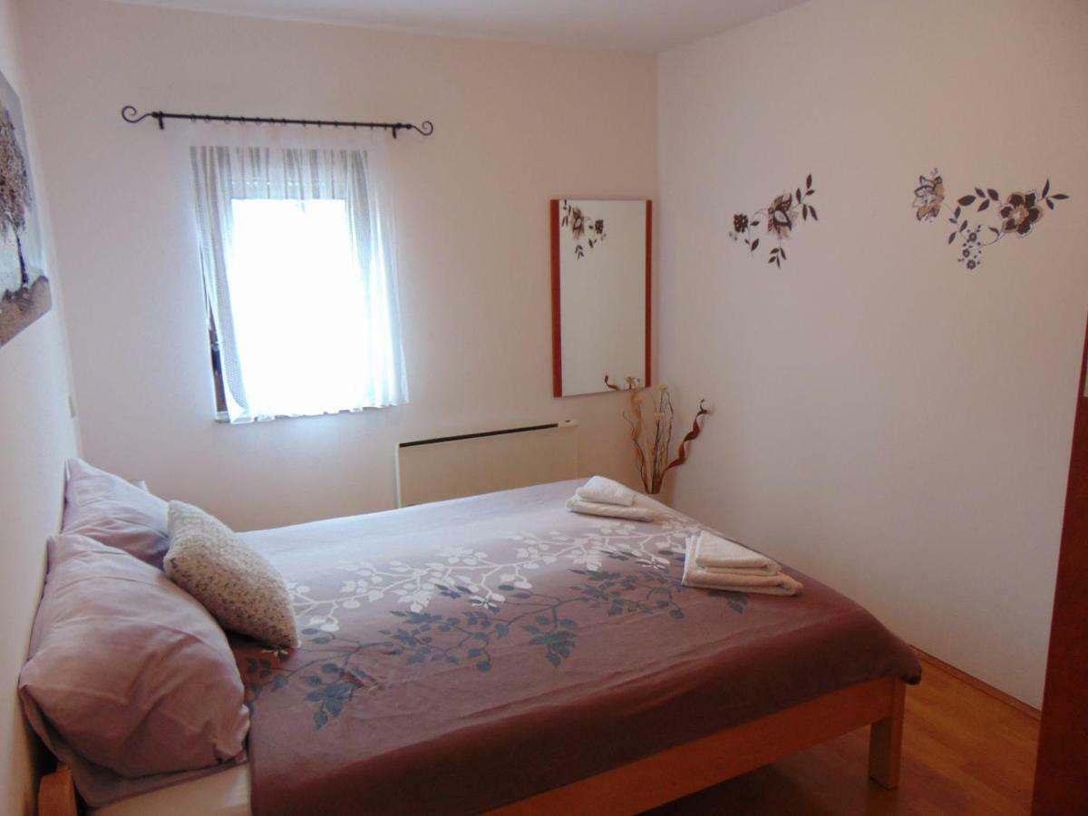 Apartment Mia Malinska Eksteriør bilde