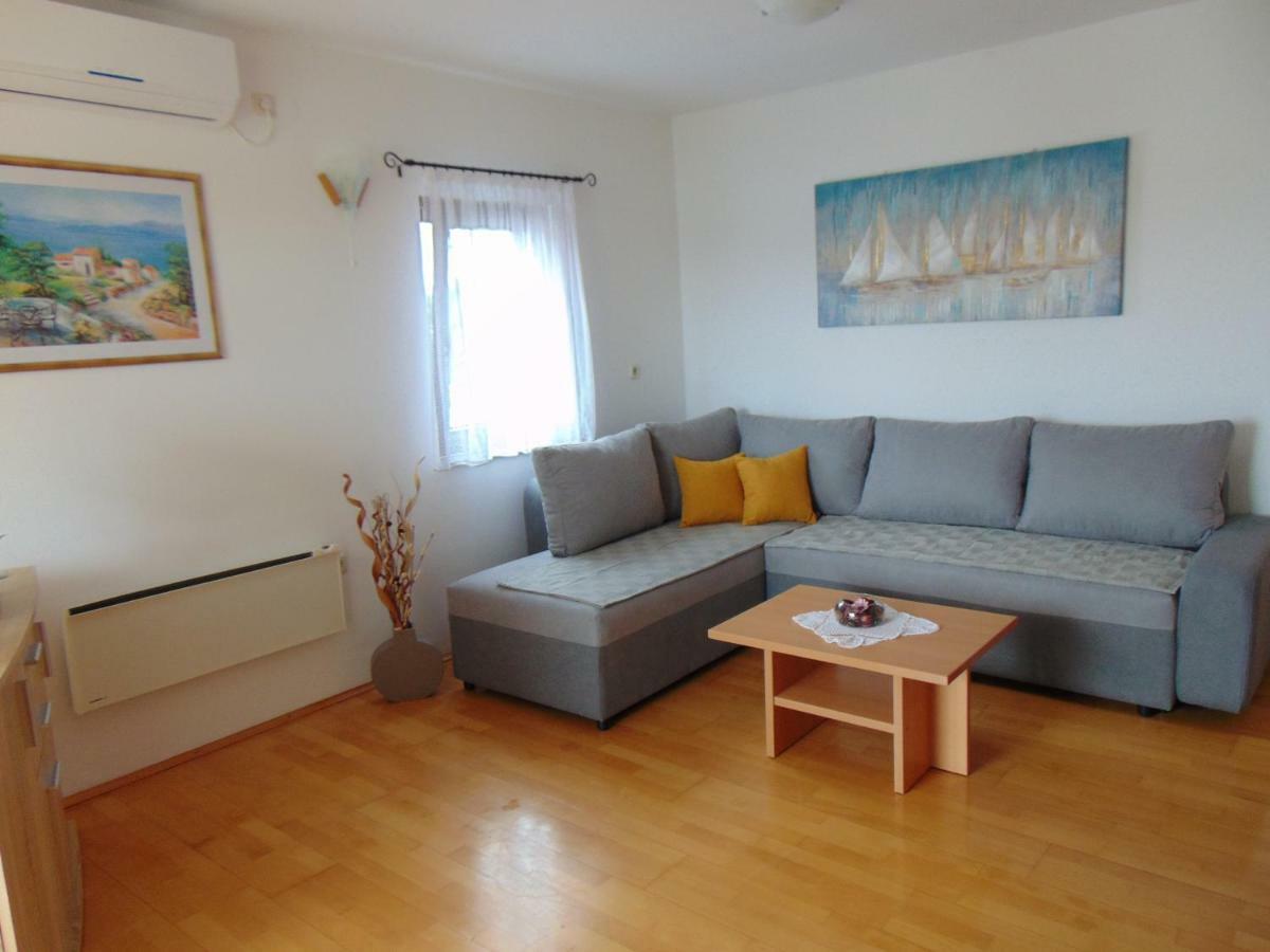 Apartment Mia Malinska Eksteriør bilde